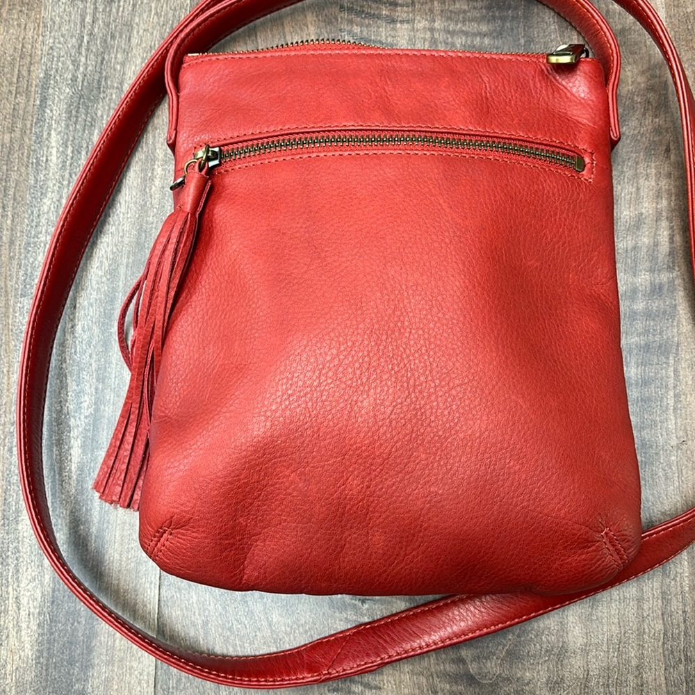 HOBO crossbody “Sarah. In excellent used condition.